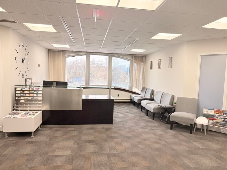 2121 Eisenhower Ave, Alexandria, VA à louer - Photo de l’immeuble – Image 3 sur 20