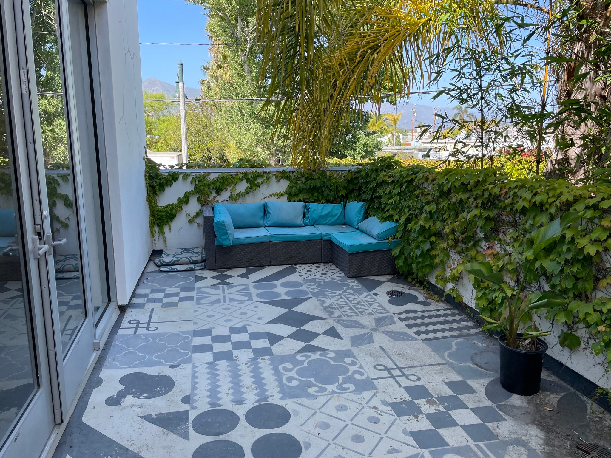 116 E Yanonali St, Santa Barbara, CA à louer Photo intérieure– Image 1 sur 24