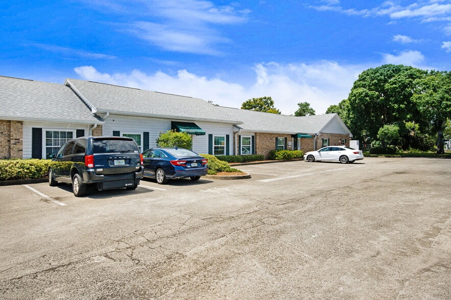 1801 Sarno Rd, Melbourne, FL à vendre - Photo de l’immeuble – Image 2 sur 39