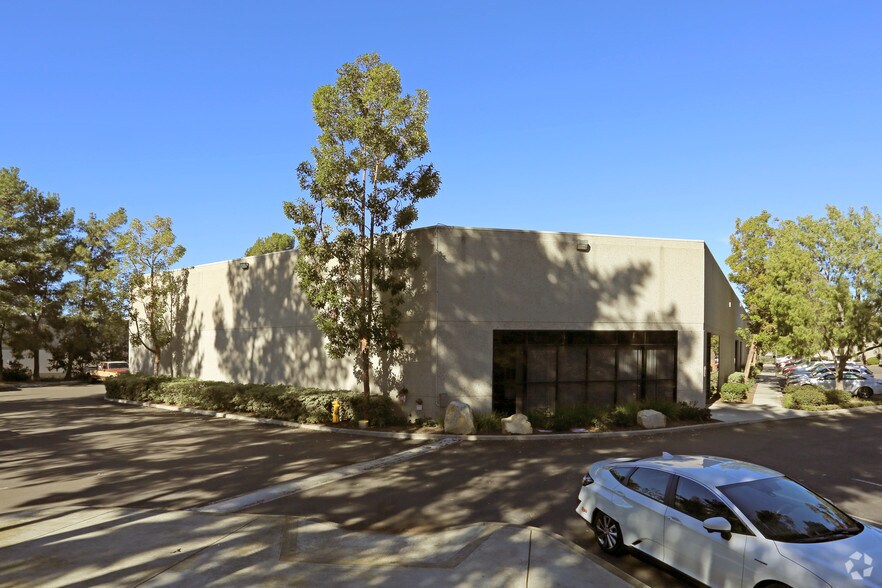 2375 Camino Vida Roble, Carlsbad, CA à louer - Photo de l’immeuble – Image 1 sur 6