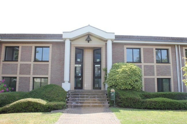 Plus de détails pour 150-158 Avenue Joseph Kessel, Voisins-le-Bretonneux - Bureau, Local d'activités à louer