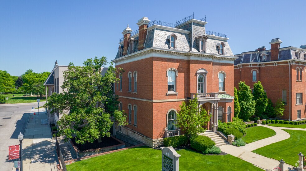 620 E Broad St, Columbus, OH à vendre - Photo de l’immeuble – Image 2 sur 12