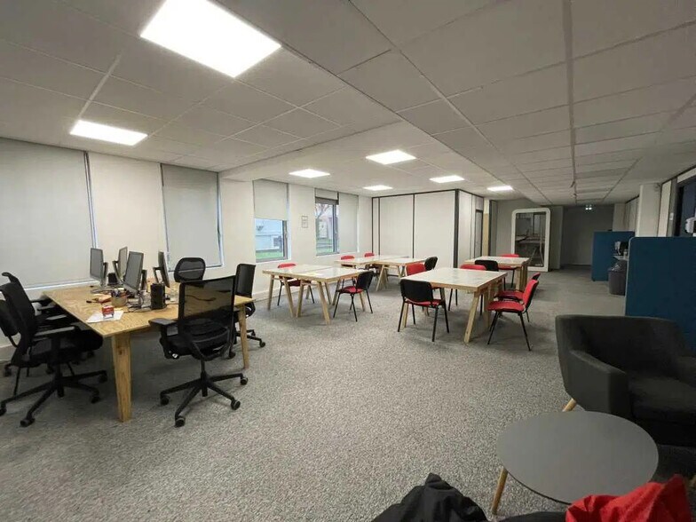 Bureau dans Montreuil à louer - Photo de l’immeuble – Image 3 sur 7