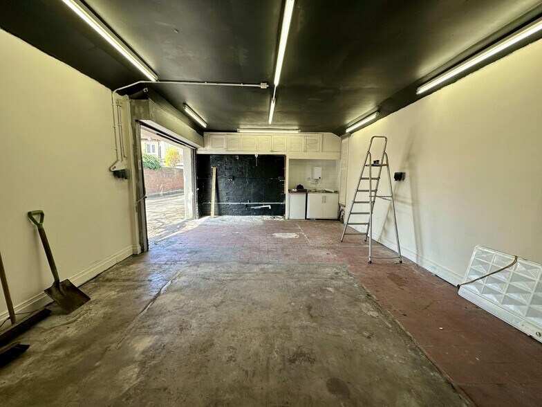 31 Stoke Rd, Aylesbury à louer - Photo de l’immeuble – Image 3 sur 6