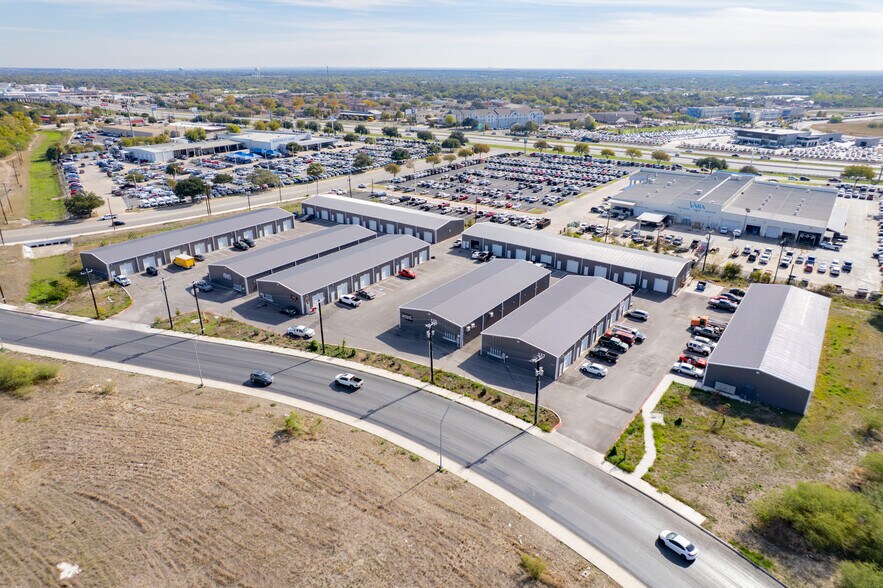 2203 Cascade Pky, San Antonio, TX à louer - Photo principale – Image 1 sur 27