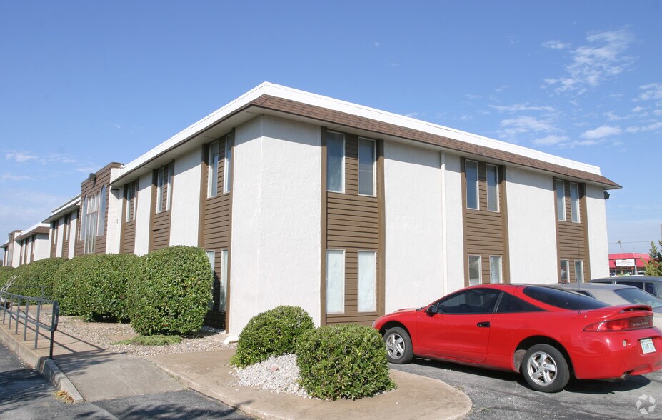 804 W Curtis Dr, Midwest City, OK à vendre - Photo de l’immeuble – Image 2 sur 4