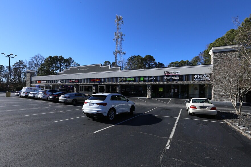 8540 Roswell Rd, Atlanta, GA à louer - Photo de l’immeuble – Image 3 sur 8