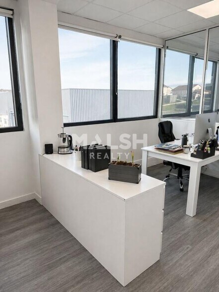 Bureau dans Chasse-sur-Rhône à louer - Photo intérieure – Image 2 sur 2