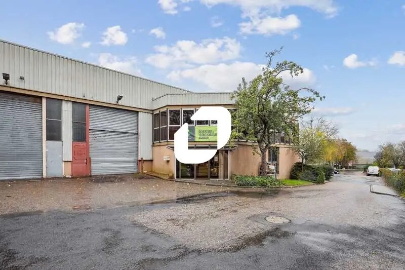 Local d’activités dans Palaiseau à louer - Photo de l’immeuble – Image 1 sur 12