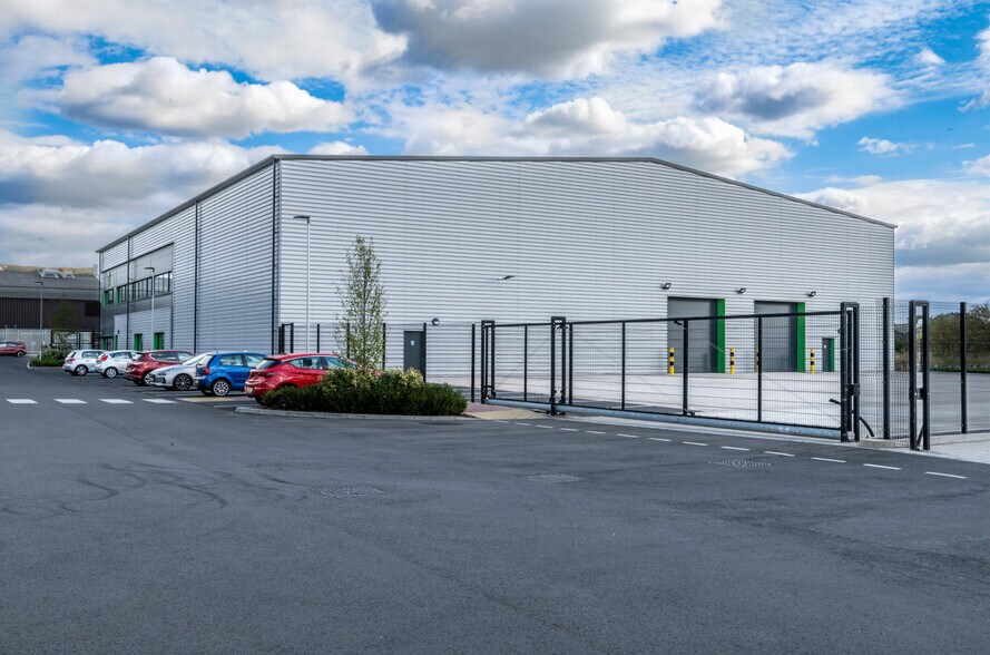 Nissan Way, Bishops Cleeve à vendre - Photo de l’immeuble – Image 3 sur 5