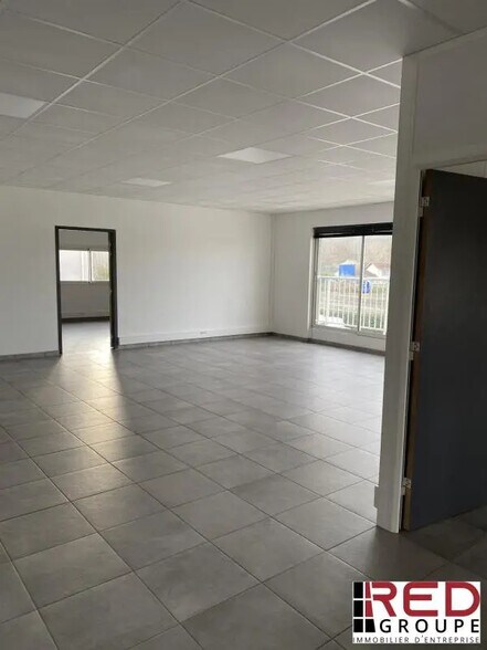 Bureau dans Meyreuil à louer - Photo de l’immeuble – Image 2 sur 5