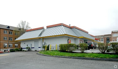 2033 Eastern Ave, Baltimore, MD à louer Photo de l’immeuble– Image 2 sur 4