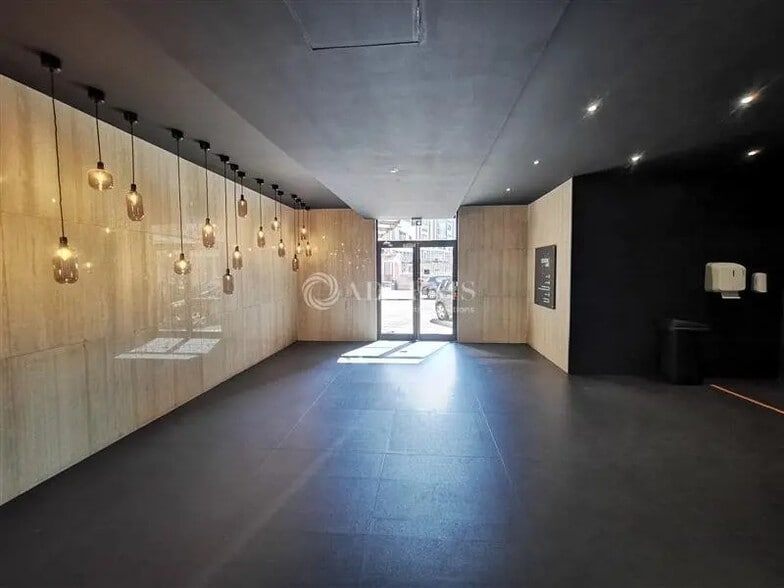 Bureau dans Lille à louer - Hall d’entrée – Image 3 sur 10