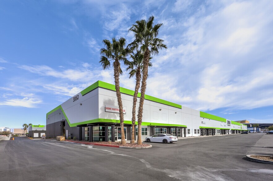 3955 W Mesa Vista Ave, Las Vegas, NV à louer - Photo de l’immeuble – Image 3 sur 9
