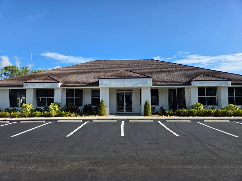 5400 Park Central Ct, Naples, FL à vendre - Photo de l’immeuble – Image 1 sur 18
