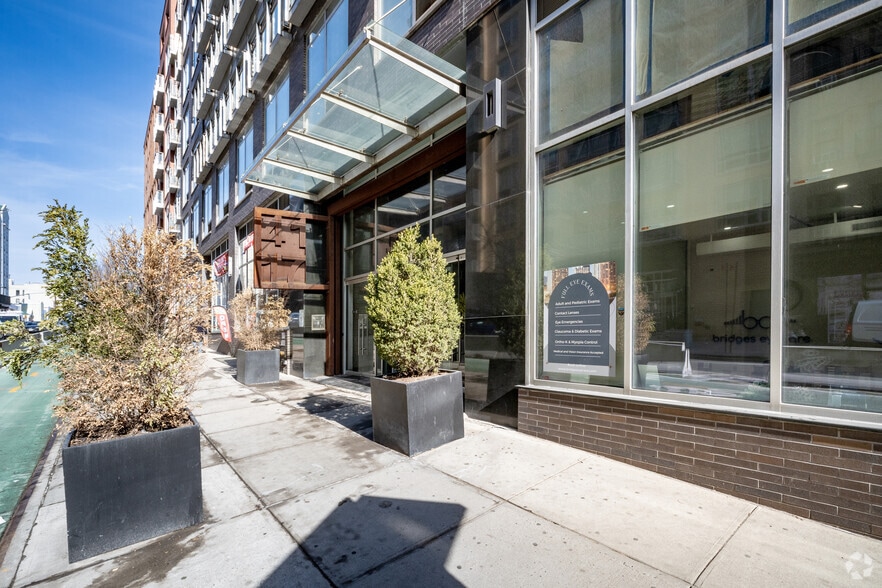 4117 Crescent St, Long Island City, NY à louer - Photo de l’immeuble – Image 3 sur 6