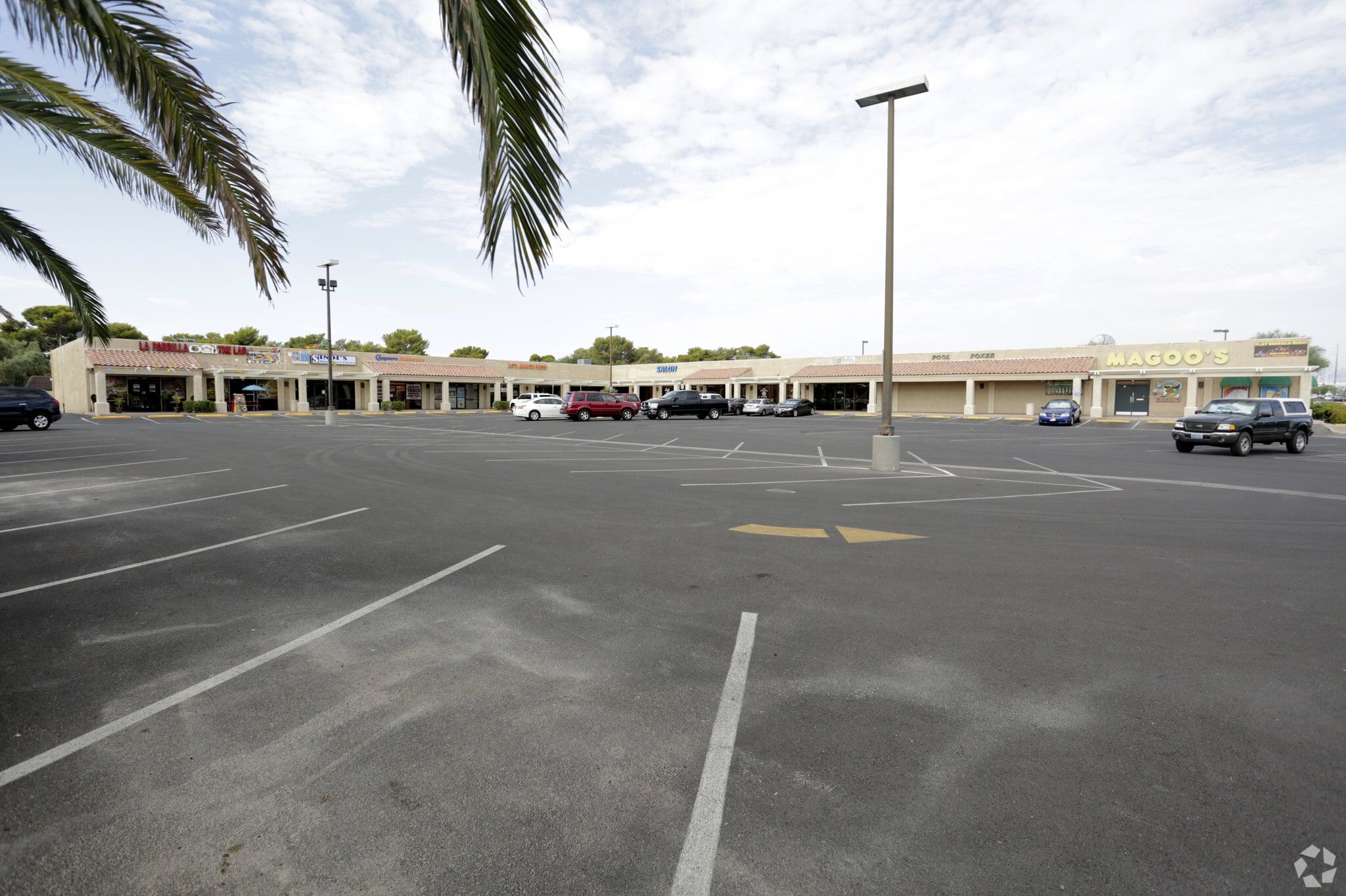 2585 E Flamingo Rd, Las Vegas, NV à louer Photo principale– Image 1 sur 4