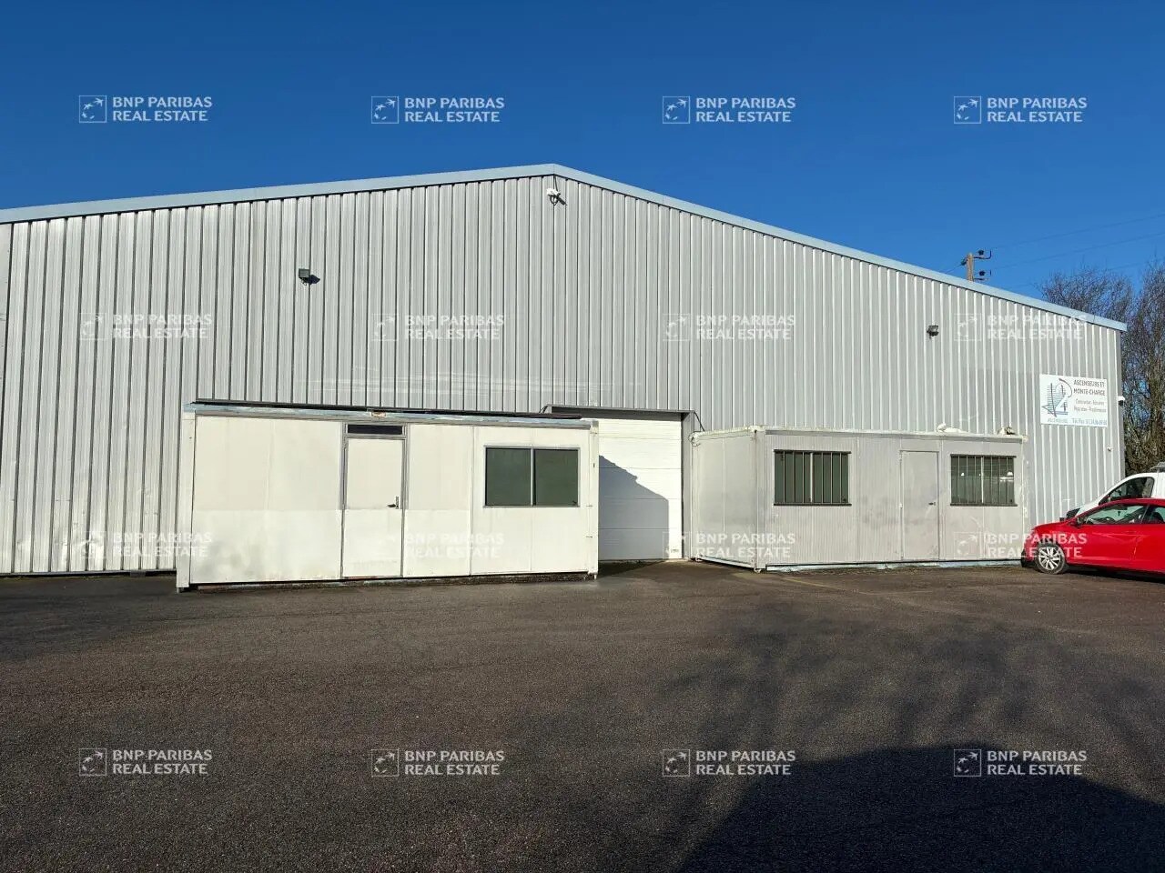 Local d'activités dans Garancières à vendre Photo de l’immeuble– Image 1 sur 16