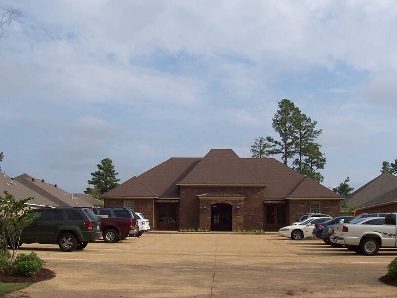540 Keyway Dr, Flowood, MS à louer - Photo de l’immeuble – Image 2 sur 3
