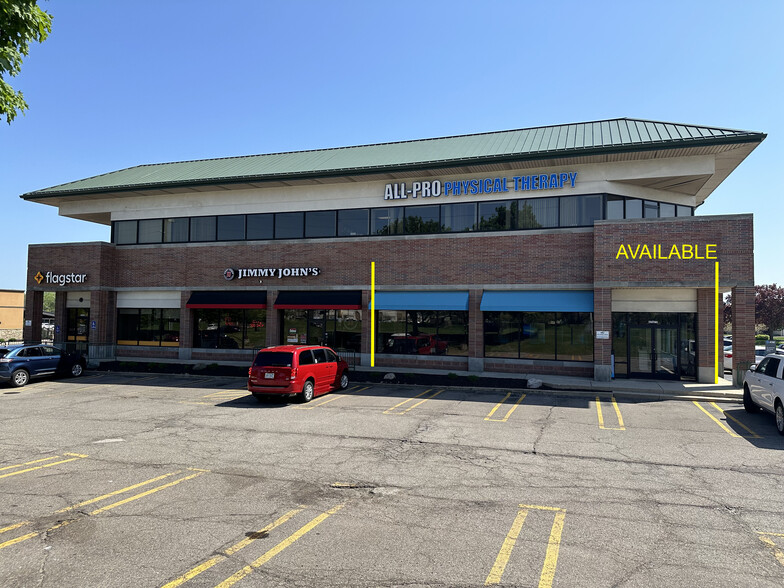 37655-37699 6 Mile Rd, Livonia, MI à louer - Photo de l’immeuble – Image 1 sur 4