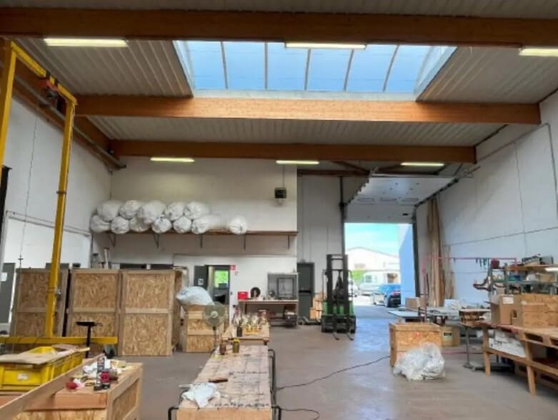 Bureau dans Décines-Charpieu à louer - Photo de l’immeuble – Image 2 sur 10