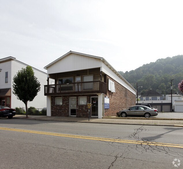 822 Main St, Follansbee, WV à vendre - Photo principale – Image 1 sur 2