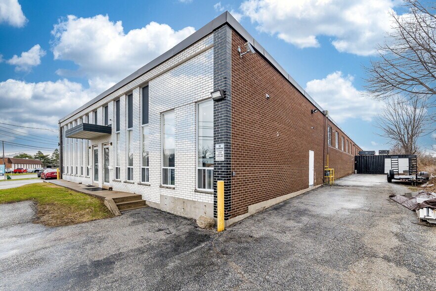 3130 Universal Dr, Mississauga, ON à louer - Photo de l’immeuble – Image 3 sur 26