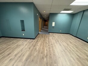 645 W Highway 50, O'Fallon, IL à louer Photo intérieure– Image 1 sur 8