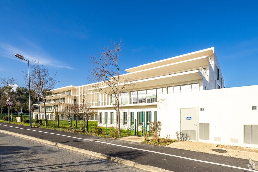 200 Rue Pierre Duhem, Aix-en-Provence à louer - Photo de l’immeuble – Image 2 sur 3