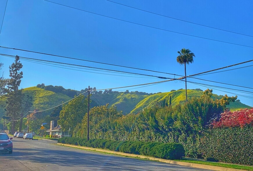 14425 Gale Ave, Hacienda Heights, CA à vendre - Photo de l’immeuble – Image 2 sur 7