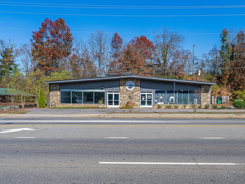 99 New Leicester Hwy, Asheville, NC à louer - Photo de l’immeuble – Image 1 sur 16
