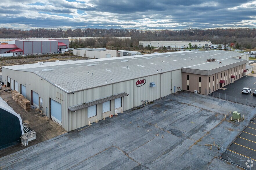 48 Industrial Rd, Elizabethtown, PA à louer - Photo de l’immeuble – Image 2 sur 6