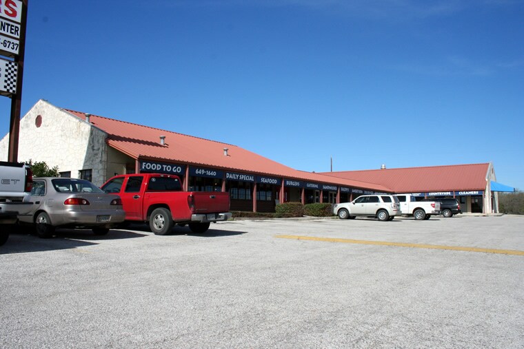 9595 E US Highway 87, San Antonio, TX à louer - Photo de l’immeuble – Image 1 sur 1
