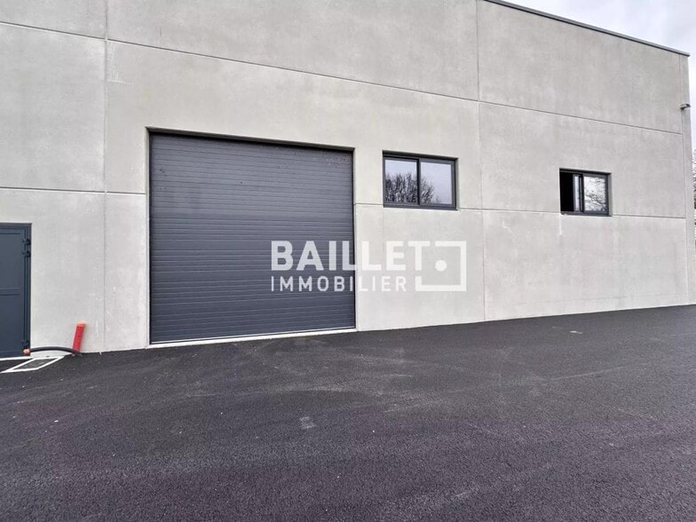 Industriel/Logistique dans Montauroux à louer - Photo de l’immeuble – Image 3 sur 7