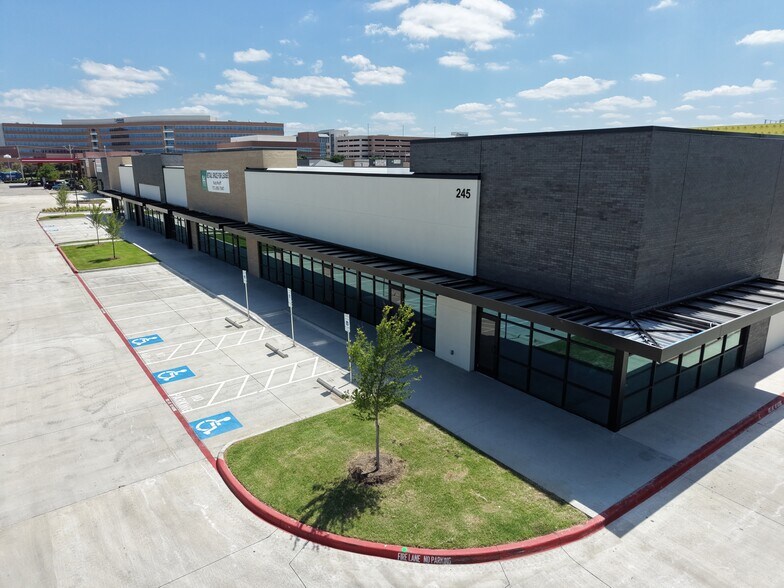 245 Shiloh Rd, Plano, TX à louer - Photo de l’immeuble – Image 3 sur 3