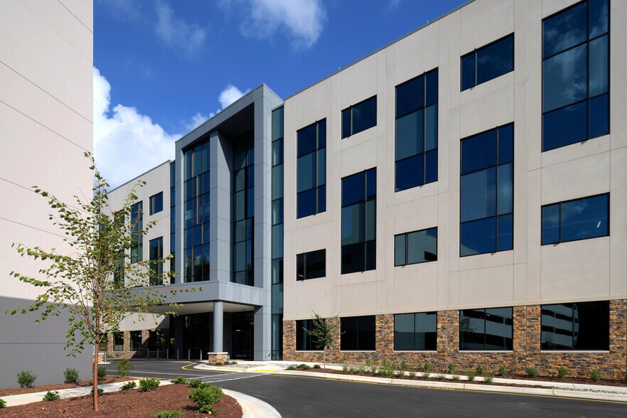 4225 Macon Pond Rd, Raleigh, NC à louer - Photo de l’immeuble – Image 2 sur 6