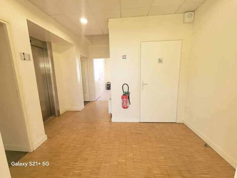 Bureau dans Nogent-sur-Oise à louer - Photo de l’immeuble – Image 3 sur 6