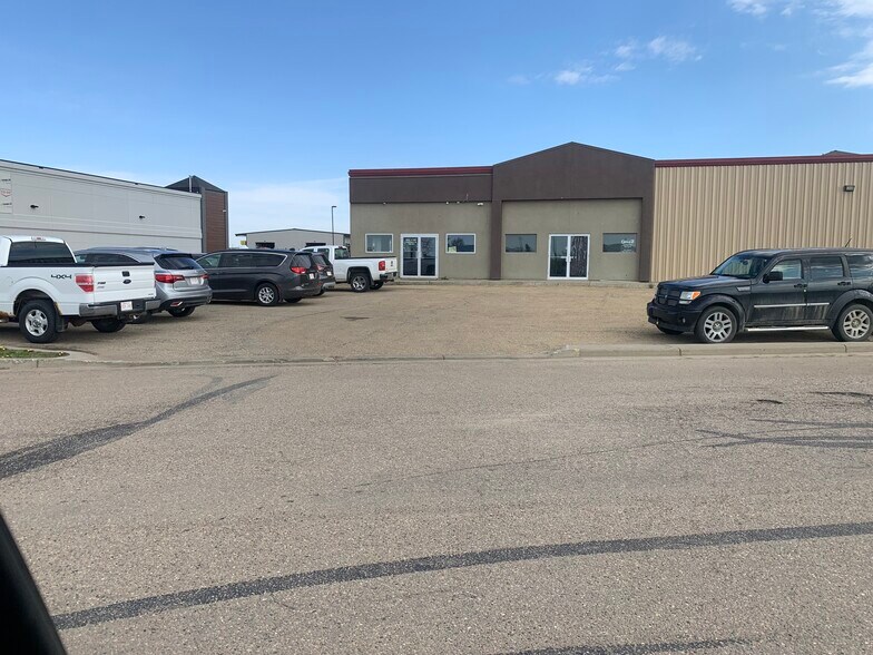 2602-2618 14th Ave, Wainwright, AB à louer - Photo de l’immeuble – Image 1 sur 1