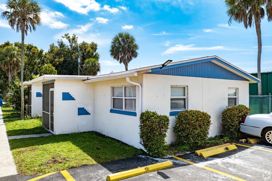 40 Willis Rd, North Fort Myers, FL à vendre - Photo de l’immeuble – Image 2 sur 7