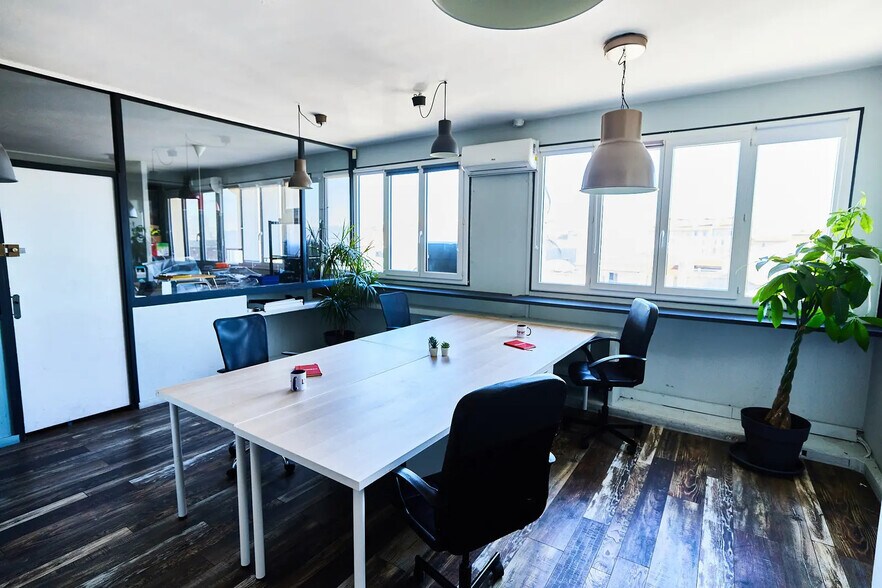 Bureau dans Marseille à louer - Photo de l’immeuble – Image 1 sur 17