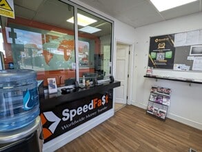 242 High St, Londres à louer Photo intérieure– Image 2 sur 6