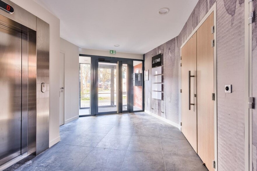 1 Rue James Joule, Guyancourt à vendre - Hall d’entrée – Image 3 sur 10