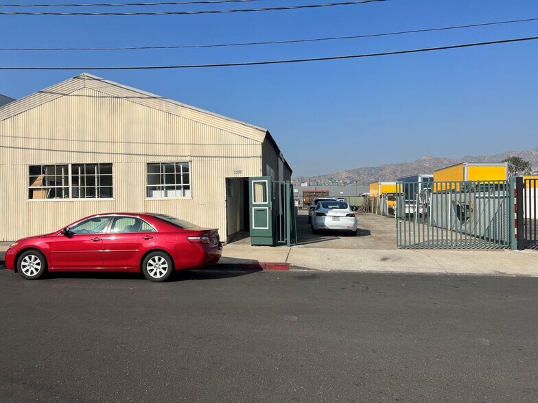 3329 Burton Ave, Burbank, CA à louer - Photo de l’immeuble – Image 1 sur 2