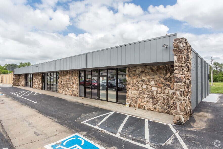 3015 Menke Cir, Omaha, NE à louer - Photo de l’immeuble – Image 3 sur 10