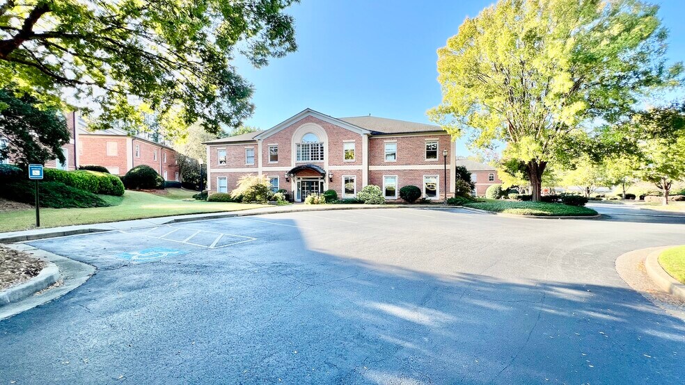 4080 McGinnis Ferry Rd, Alpharetta, GA à louer - Photo de l’immeuble – Image 3 sur 19
