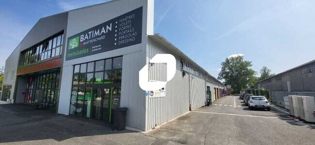 Plus de détails pour Local d'activités à louer