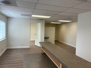 8345 Reseda Blvd, Northridge, CA à louer Photo intérieure– Image 2 sur 5