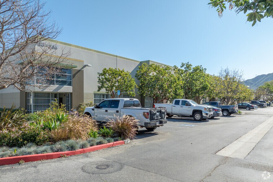 758 Calle Plano, Camarillo, CA à louer - Photo principale – Image 1 sur 14