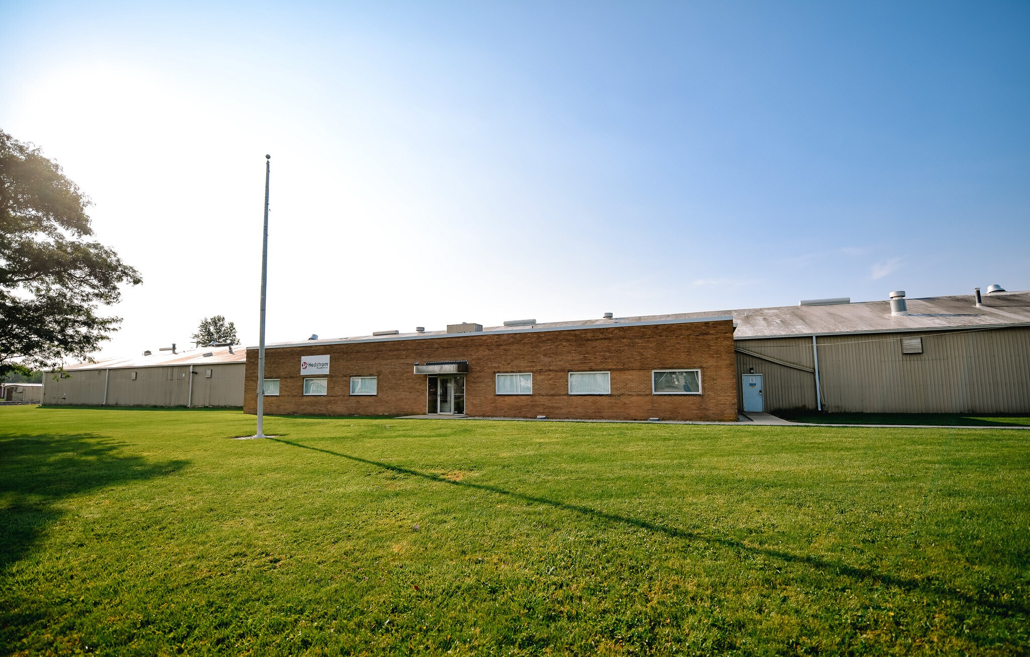 211 W Geneva St, Dunkirk, OH à louer Photo principale– Image 1 sur 43