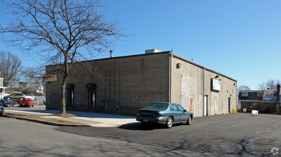 1784 5th Ave, Bay Shore, NY à louer - Photo de l’immeuble – Image 3 sur 3